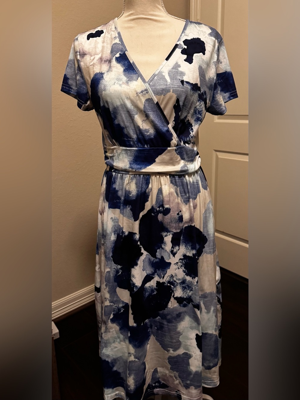 Ouges Women’s Blue and White Dress Size Medium NWT